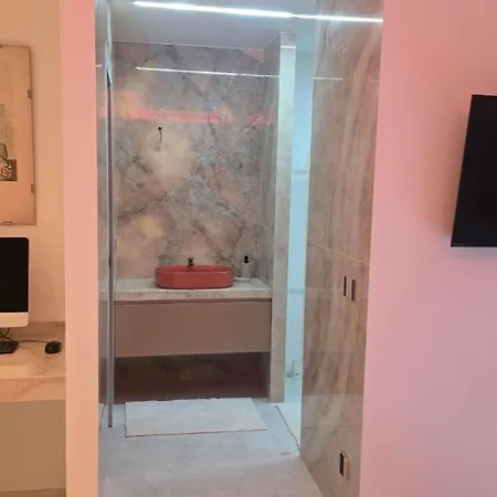 - Luxe Climatise- Vue Et Bord De - مينتون